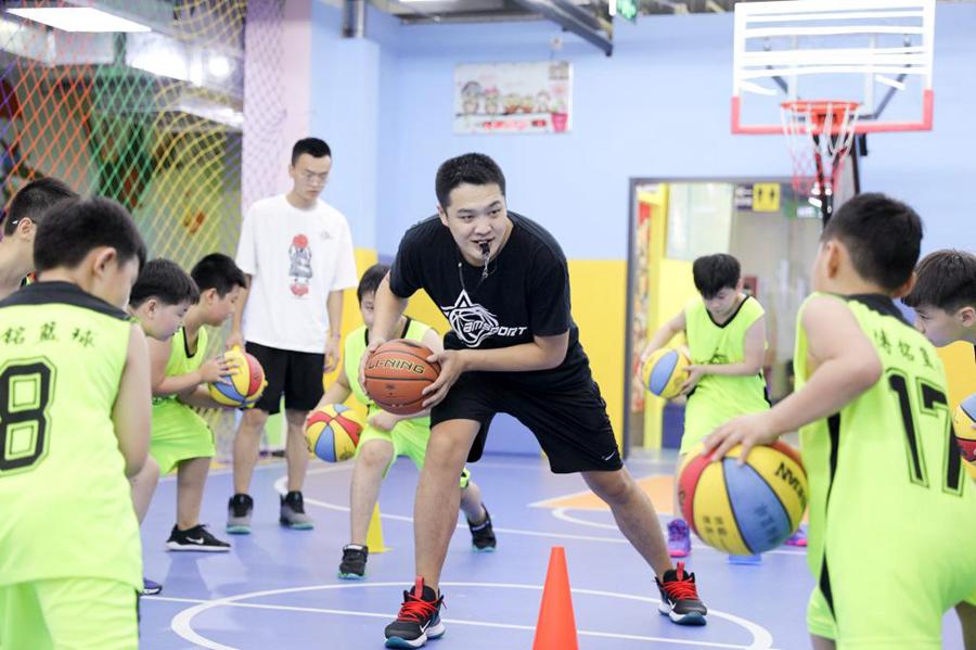 据王立敏介绍,密云三中以"教会,勤练,常赛"为原则,以班级,年级为单位