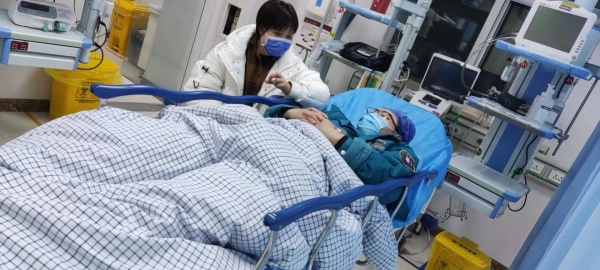 大年初一 新护士被醉酒患者踹倒 事后问同事:是不是我做得不够好休闲区蓝鸢梦想 - Www.slyday.coM 大年初一 新护士被醉酒患者踹倒 事后问同事:是不是我做得不够好休闲区蓝鸢梦想 - Www.slyday.coM