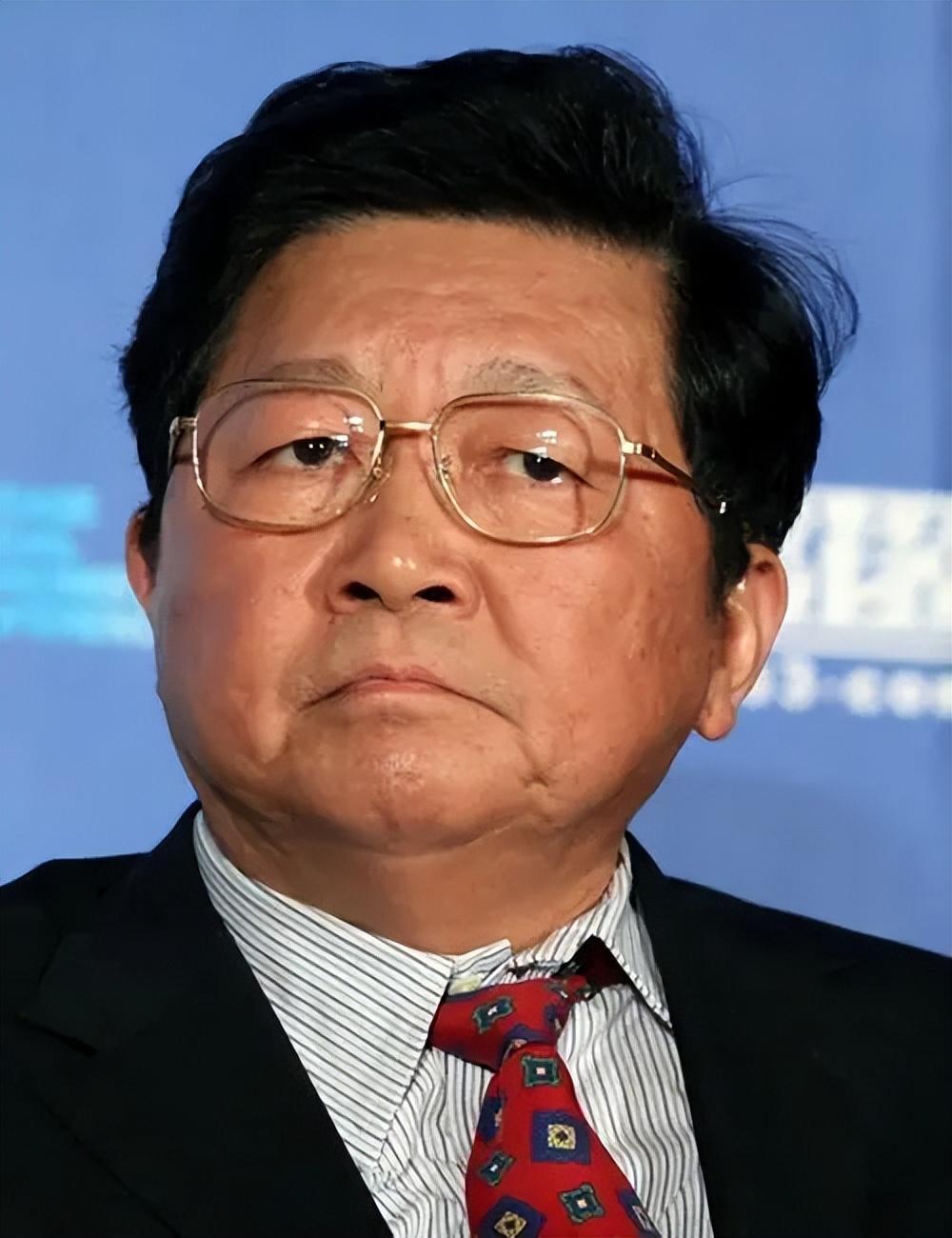 都急了，年轻人报复性存钱，建议拿1/3存款买房的专家回应了休闲区蓝鸢梦想 - Www.slyday.coM
