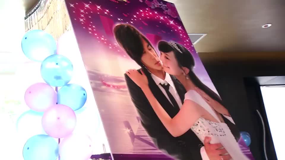 夏家三千金:皓天在订婚宴上收到一条短信,开车跑出去后出了车祸