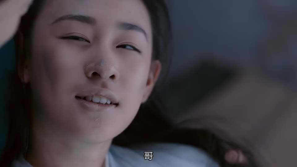 琉璃若雪在地牢中奄奄一息在见到若玉的那一刻便离开了人世