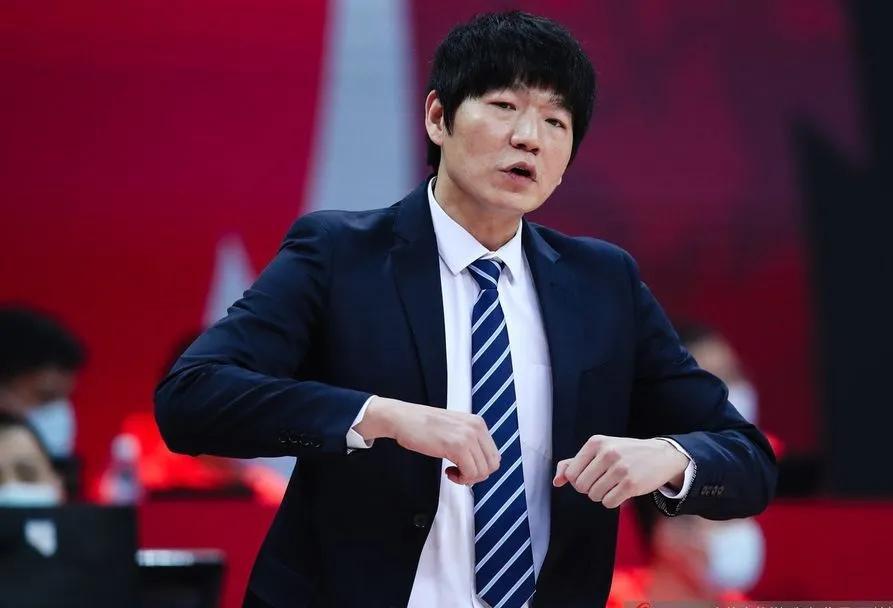 新疆男篮应该是调整幅度最大的一支球队,先是曝出了主教练阿的江下课