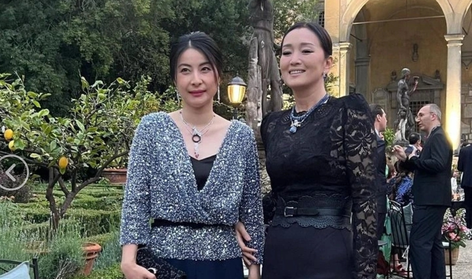 郭晶晶和巩俐同框出席晚宴,路人随手抓拍近照,两人真实颜值曝光__财经