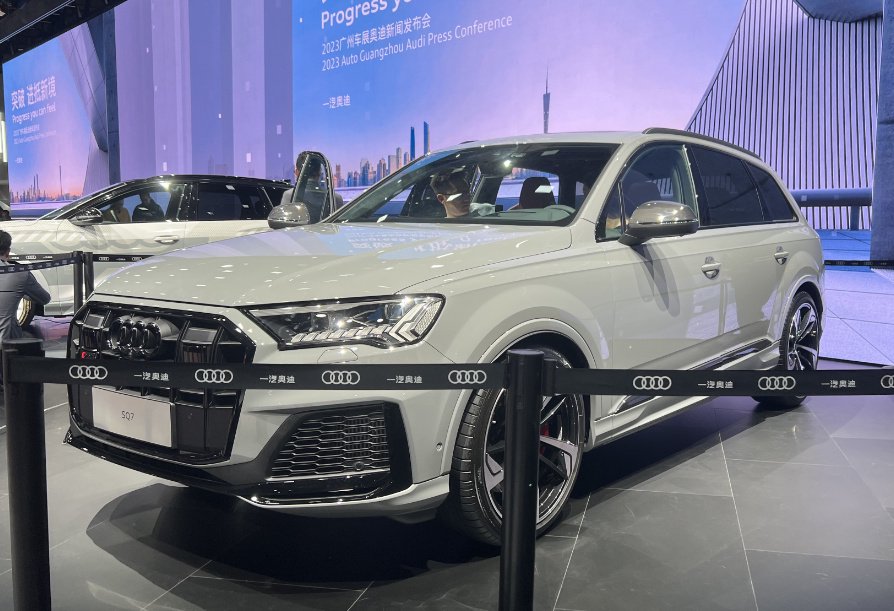 2023广州车展丨限量300台全新奥迪sq7暗夜骑士版预售价117万元