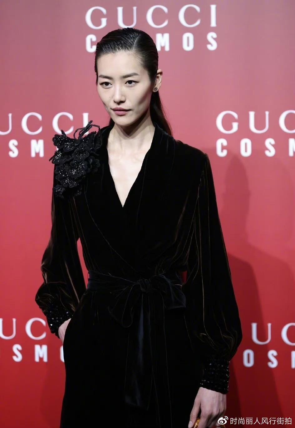 刘雯新造型亮相GUCCI太美了!梳背头走红毯A炸,换刘海超模脸封神__财经头条