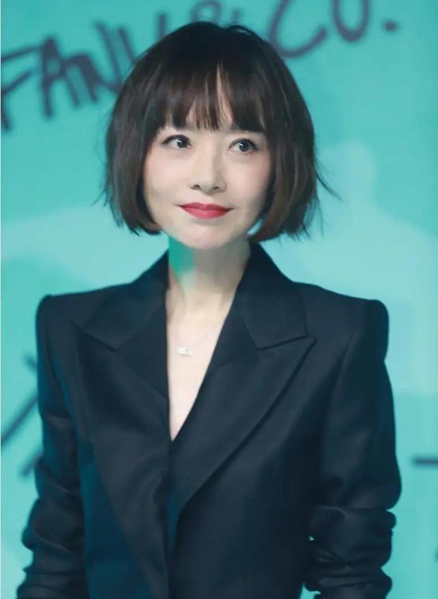 有种整容叫鲁豫染头50岁美回20岁新发色显嫩似邻家小姐姐