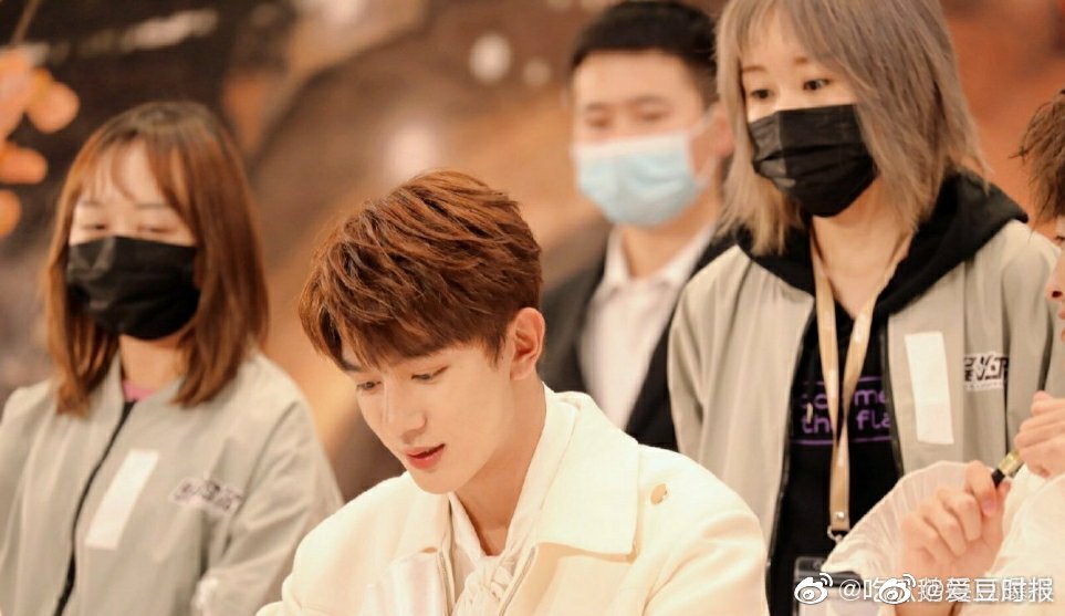 r1se长沙签售会饭拍