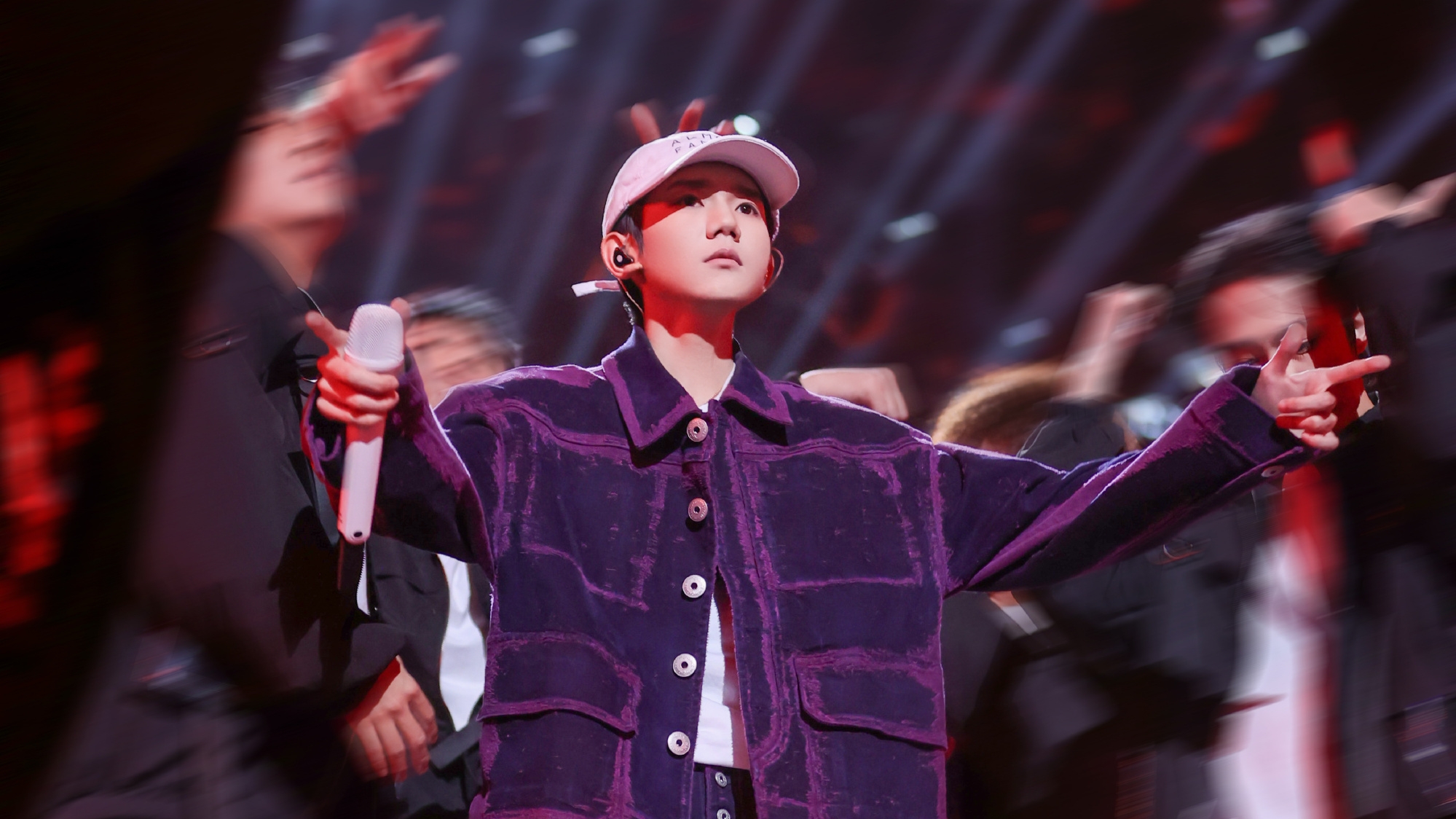 新年第一天王俊凯报平安王源摸良心自拍两人一起宣传千玺电影