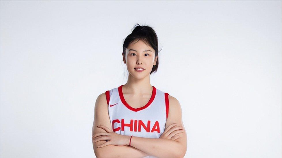 中国女篮定妆照片出炉！李月汝尽显可爱，张茹美丽动人|王思雨|杨力维|中国女篮|李月汝|张茹_新浪新闻