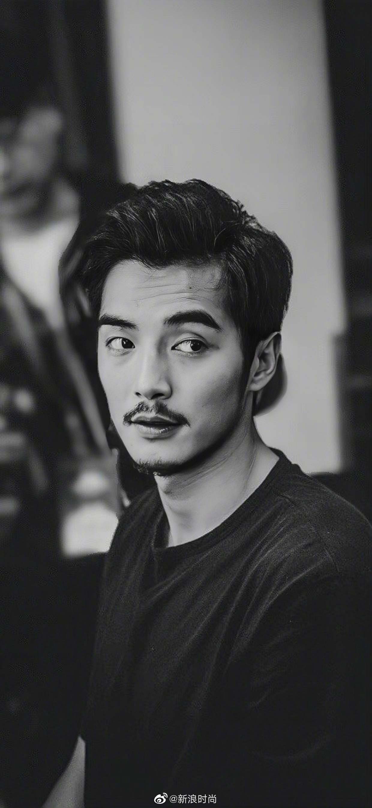 留胡子的金世佳