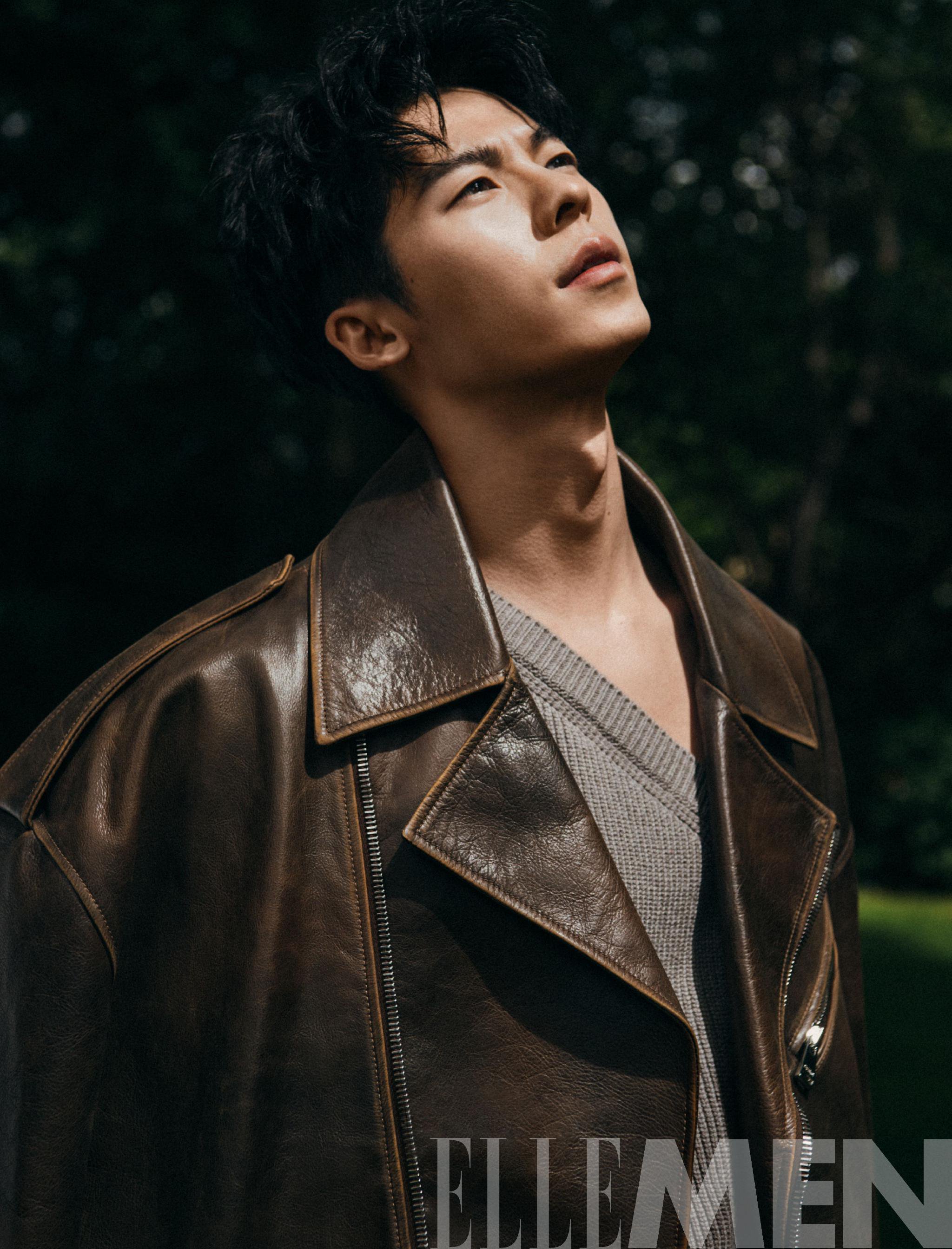许光汉 x 《睿士ELLE MEN》杂志封面,随性帅气_新浪新闻