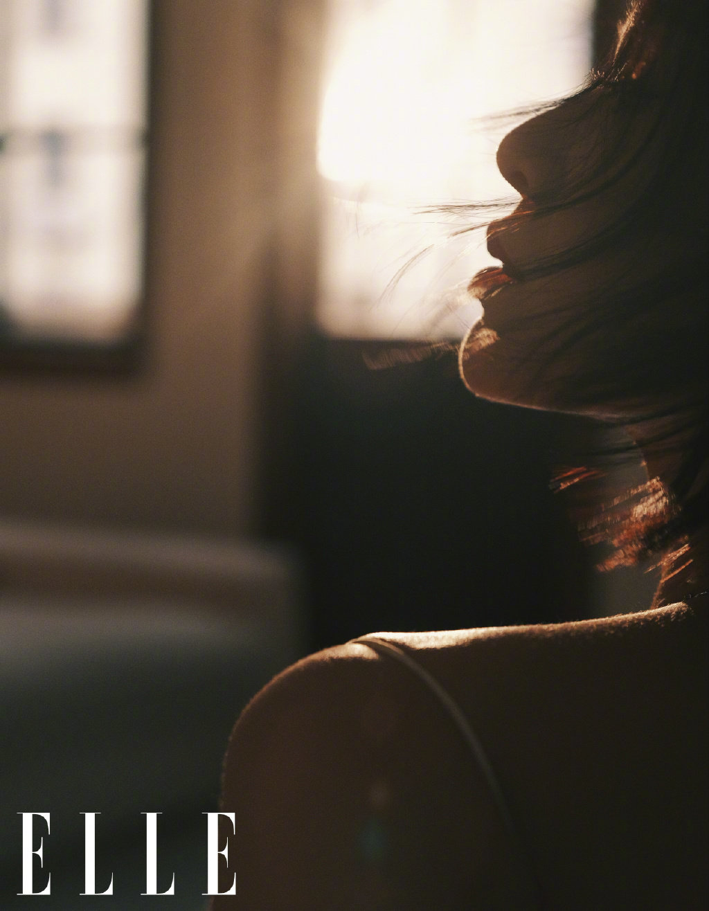 1 / 9 胡杏儿 elle 三月大片,短发红唇的妩媚成熟,侧影映衬的优雅淡然