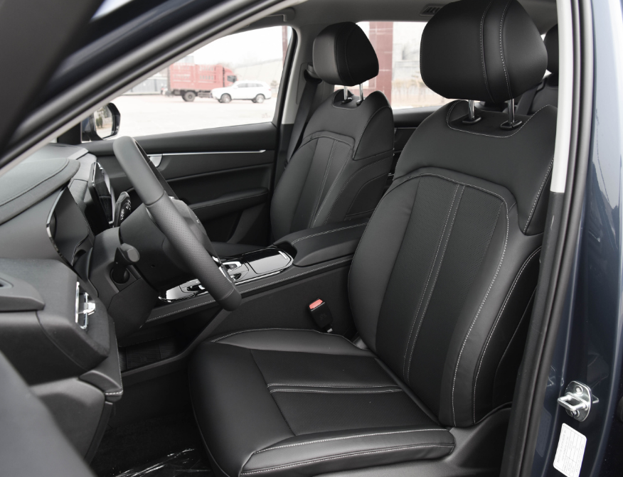 6座大空间MPV谁更值得入手？吉利嘉际对比五菱凯捷