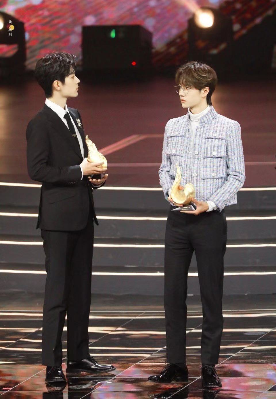 粉丝卖惨:肖战吊威亚从30米高处掉下来,王一博一天工作25小时休闲区蓝鸢梦想 - Www.slyday.coM 粉丝卖惨:肖战吊威亚从30米高处掉下来,王一博一天工作25小时休闲区蓝鸢梦想 - Www.slyday.coM