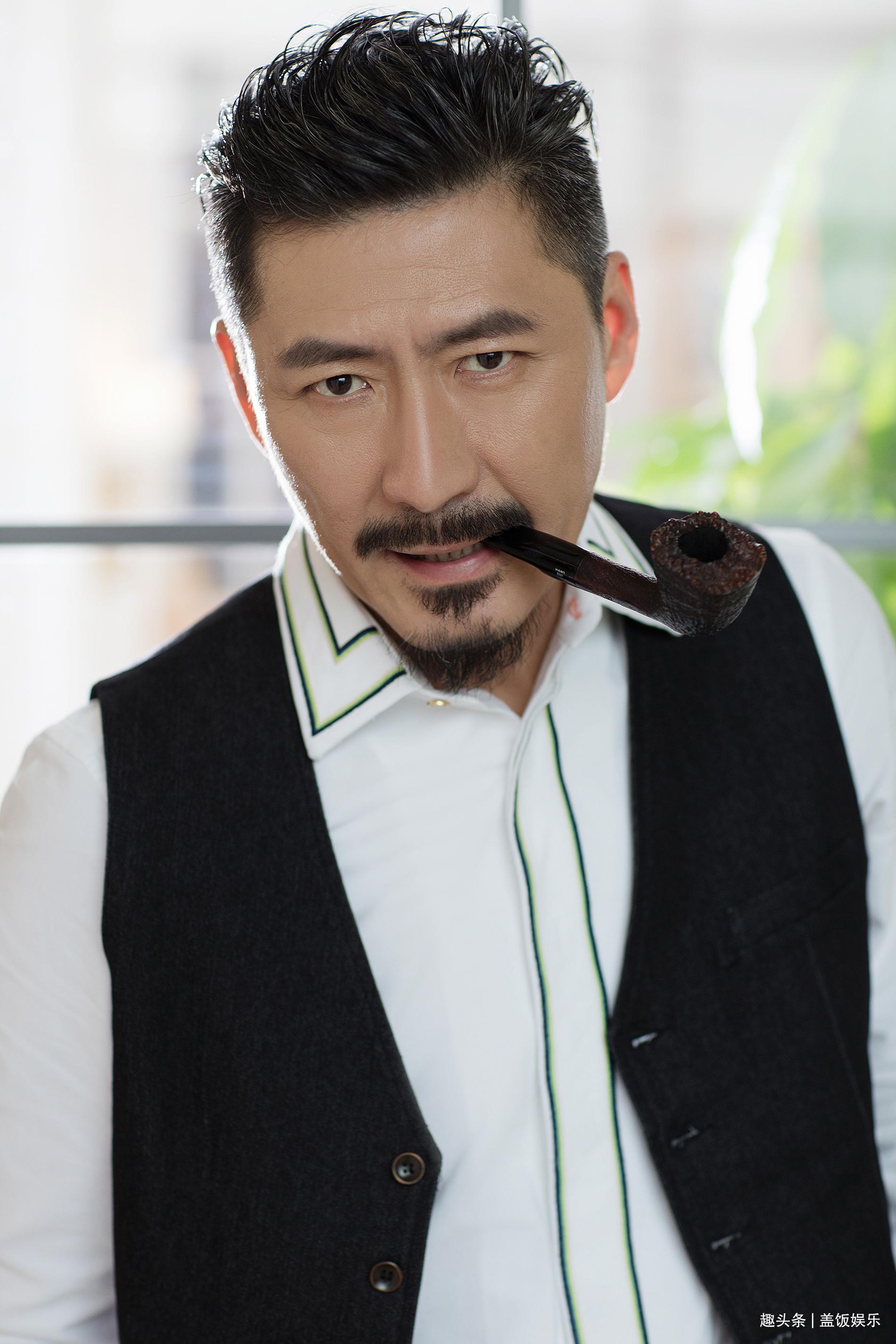 52岁张子健难掩苍老气势不再被群演抢戏曾因二婚被嘲负心汉