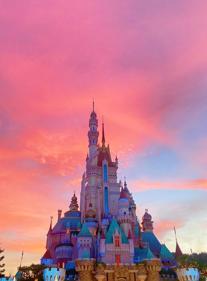 毕生也愿记起 香港迪士尼 烟火璀璨夜晚定会很美__财经头条