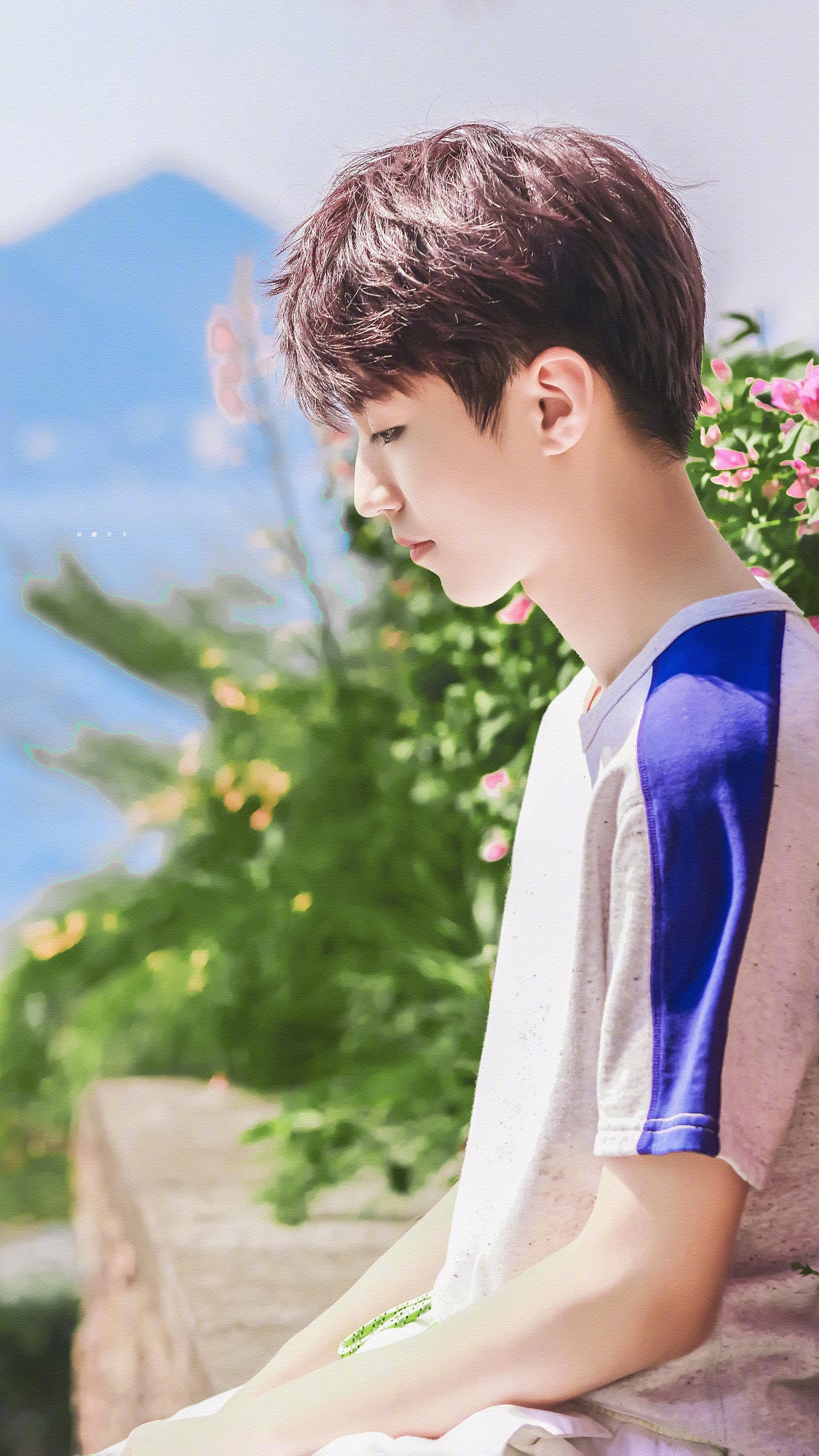 王俊凯侧脸太优越了,下颌线棱角分明,好绝一男的!