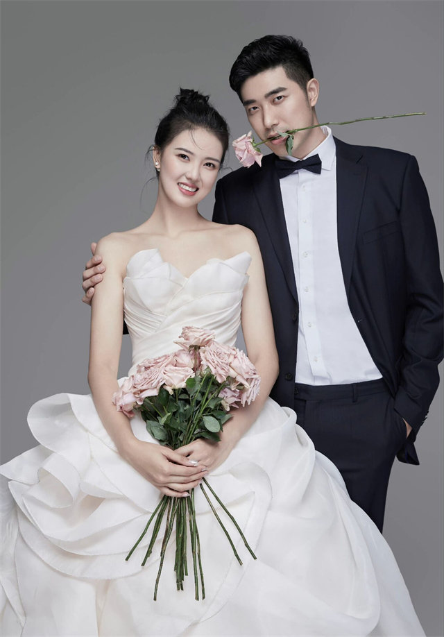 要知道,中国女排前队长魏秋月结婚时,时任女排主帅郎平曾在婚礼上向