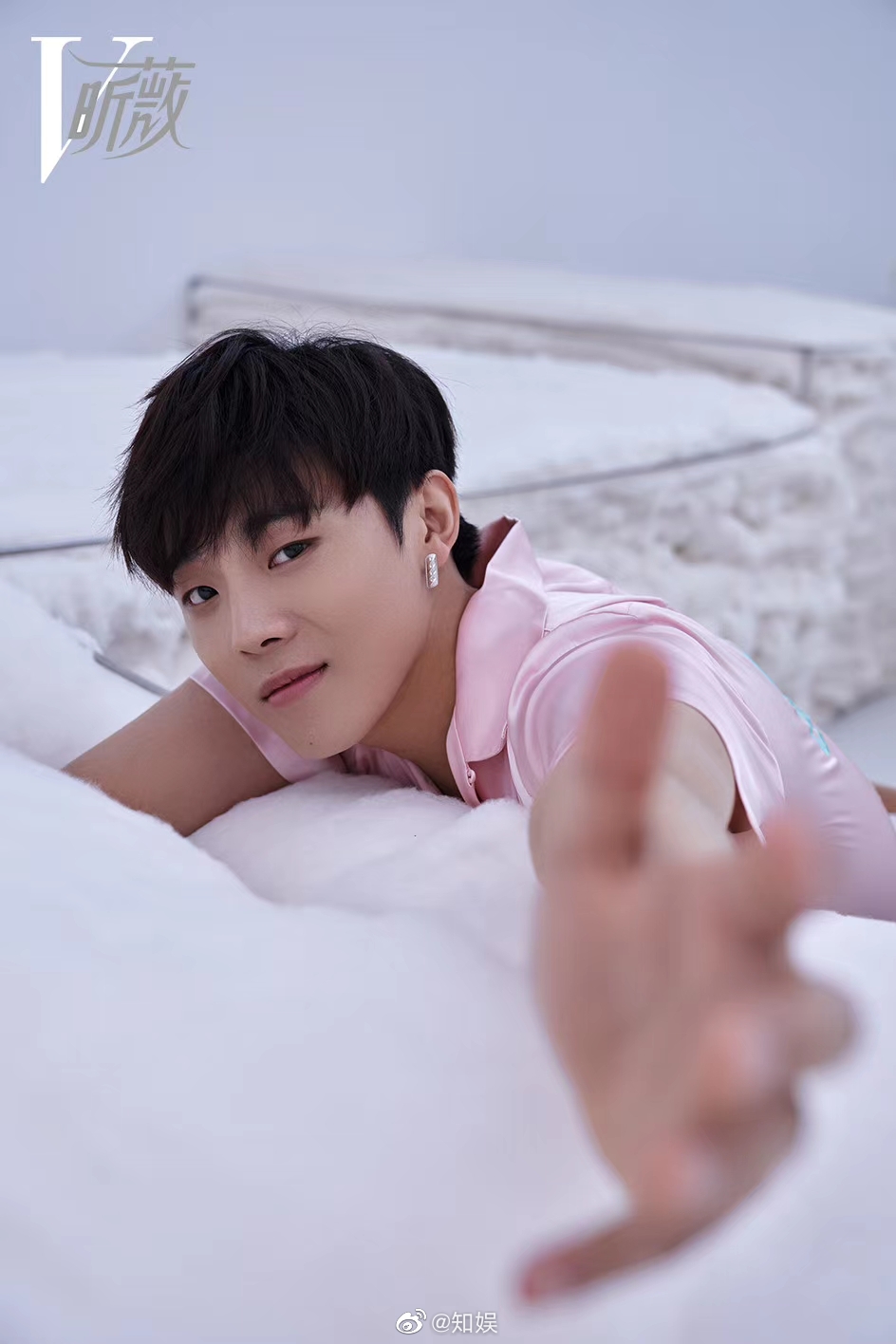 百沐娱乐高嘉朗7015昕薇7月刊封面人物__财经头条