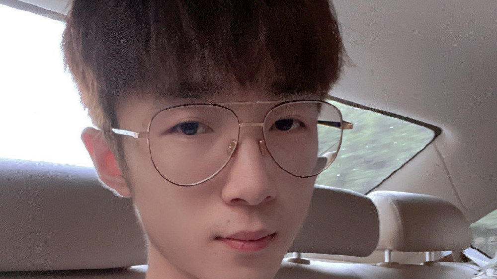 网友:女装还是最服王小歪