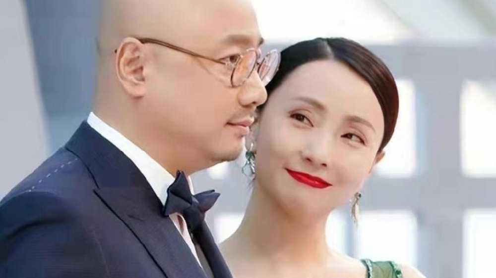 一线喜剧导演被曝有私生子,妻子是圈内著名女星,小三将放锤官宣|私生子|陶虹|徐峥_新浪新闻