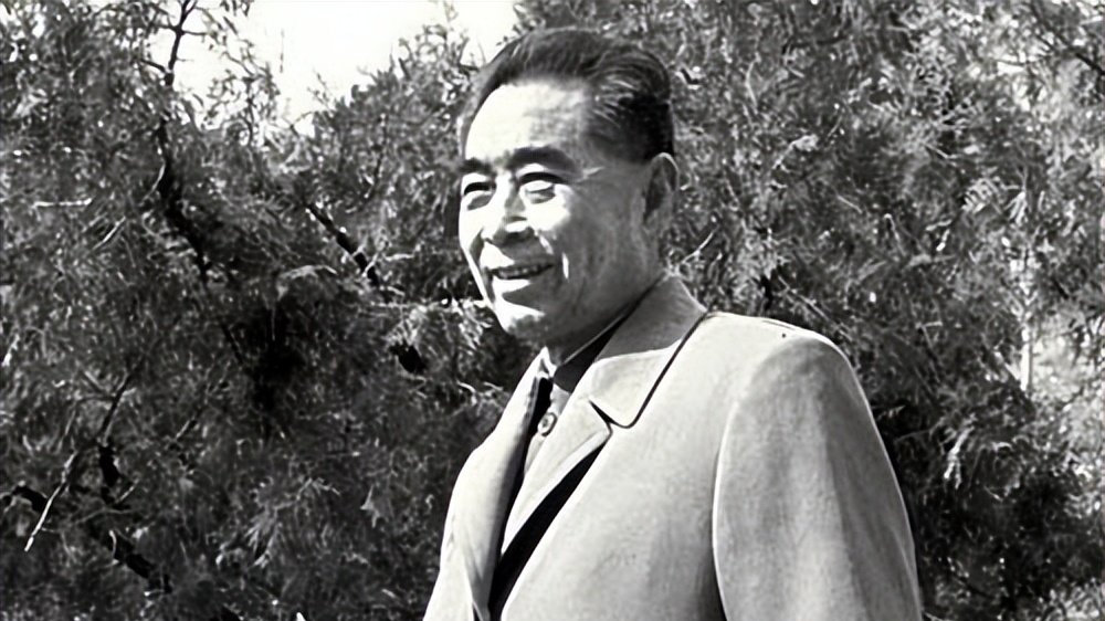 三个小故事,体现周总理的大爱无疆|周恩来|警卫员|理发师|帐篷|敌机_新浪新闻