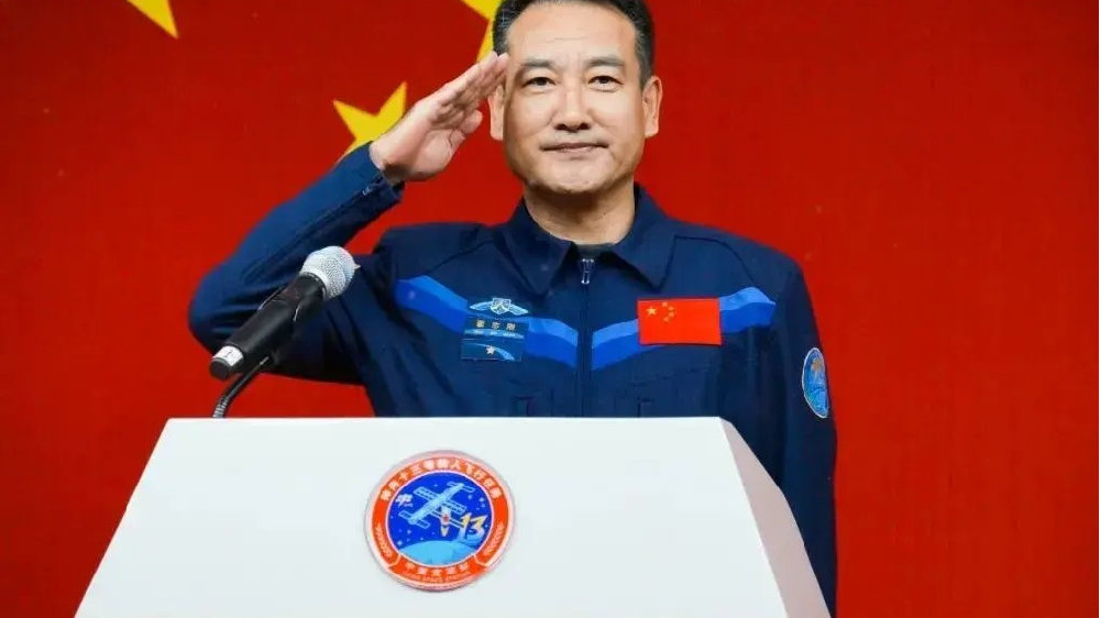 打破美国40多年封锁!中国太空行走第一人,自述:差点无法回地面|太空行走|航天员|翟志刚|第一人|中国_新浪新闻
