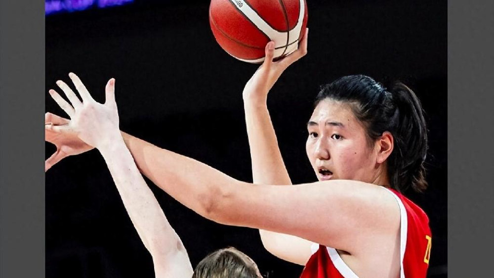 中国U18女篮中锋张子宇引发世界性关注，“来自不同的星球！？”|中国u18女篮|日本|身高|男篮|中国女篮_新浪新闻