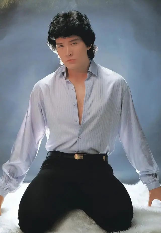 61岁费翔隐退5年罕曝近况因爱国被封杀14年至今单身显凄凉