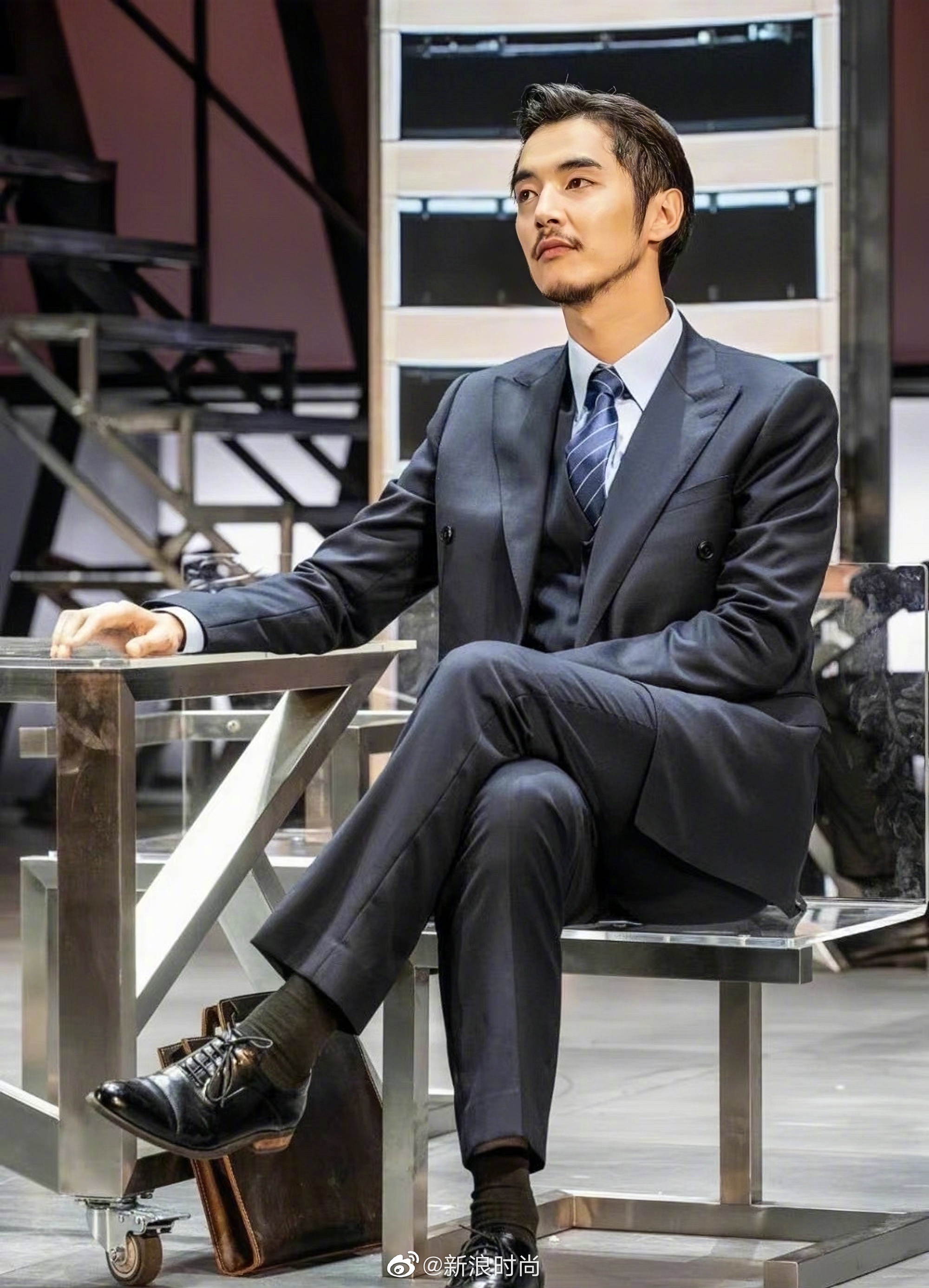 留胡子的金世佳