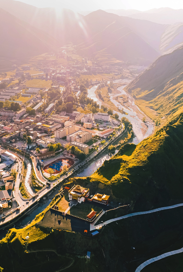 川西理塘天空之城 / cr.站酷设计师:拾光朝圣者__财经头条