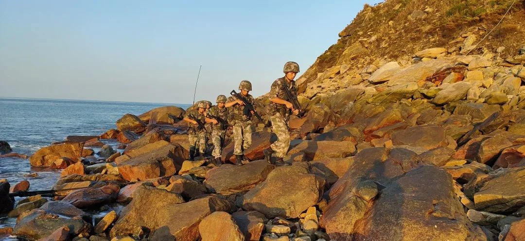 在边防在海岛他们以特别方式向祖国祝福