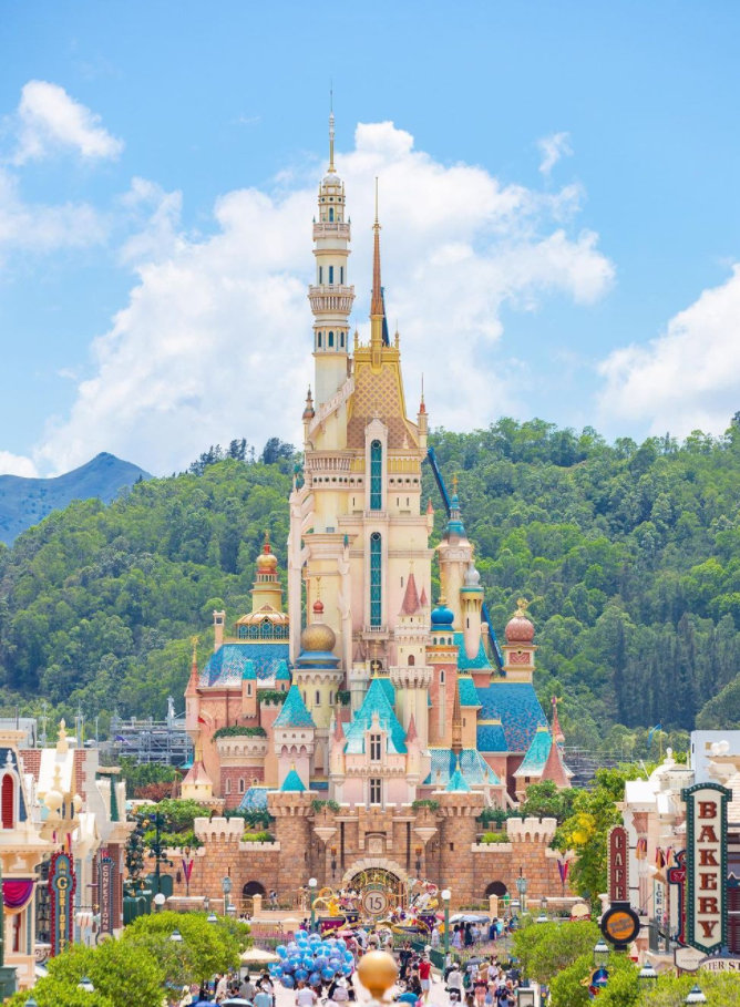 毕生也愿记起 香港迪士尼 烟火璀璨夜晚定会很美__财经头条