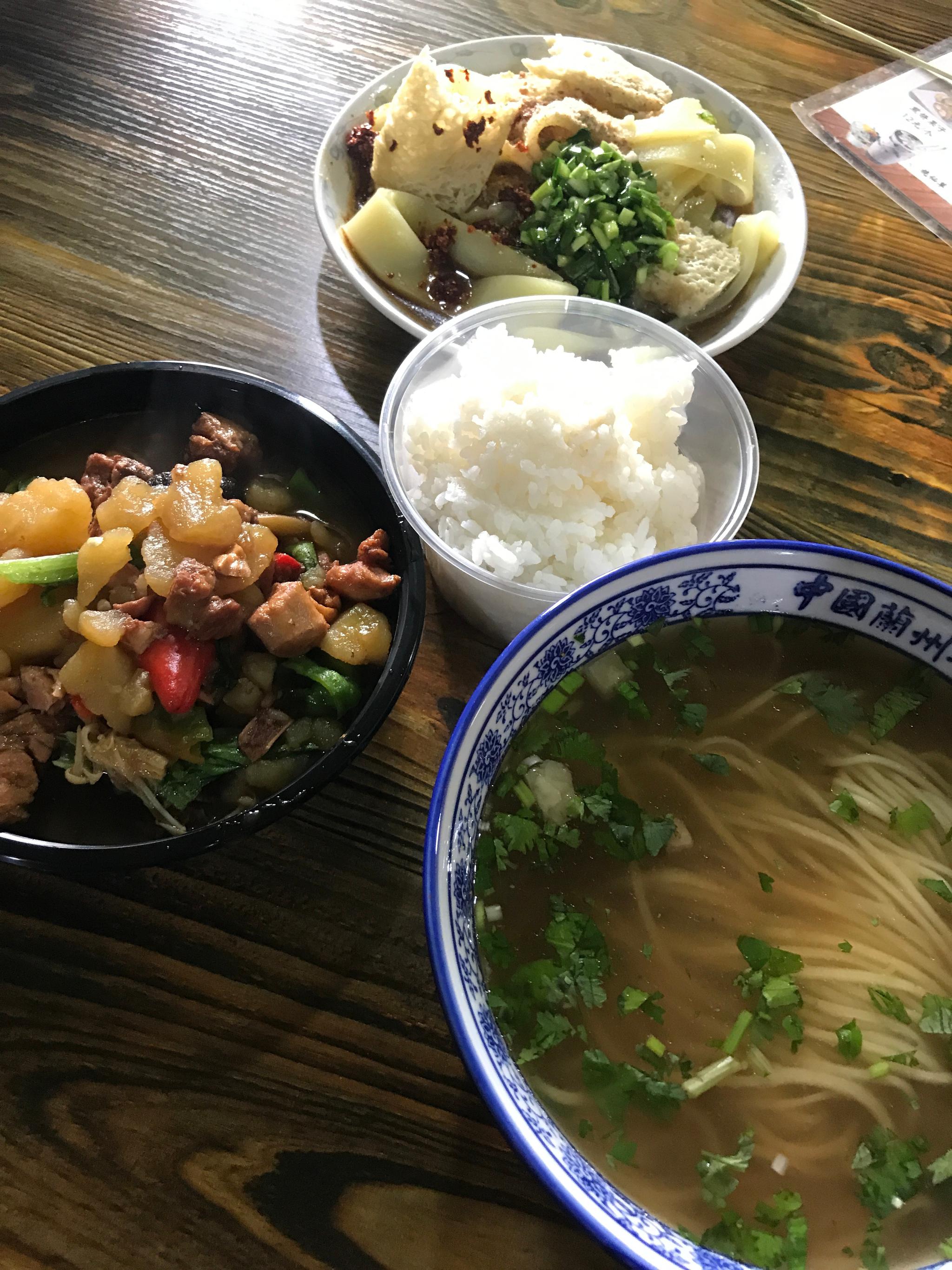 在阿克塞老县石油小镇 刚吃中午饭《九层妖塔》曾在此取景_高清图集