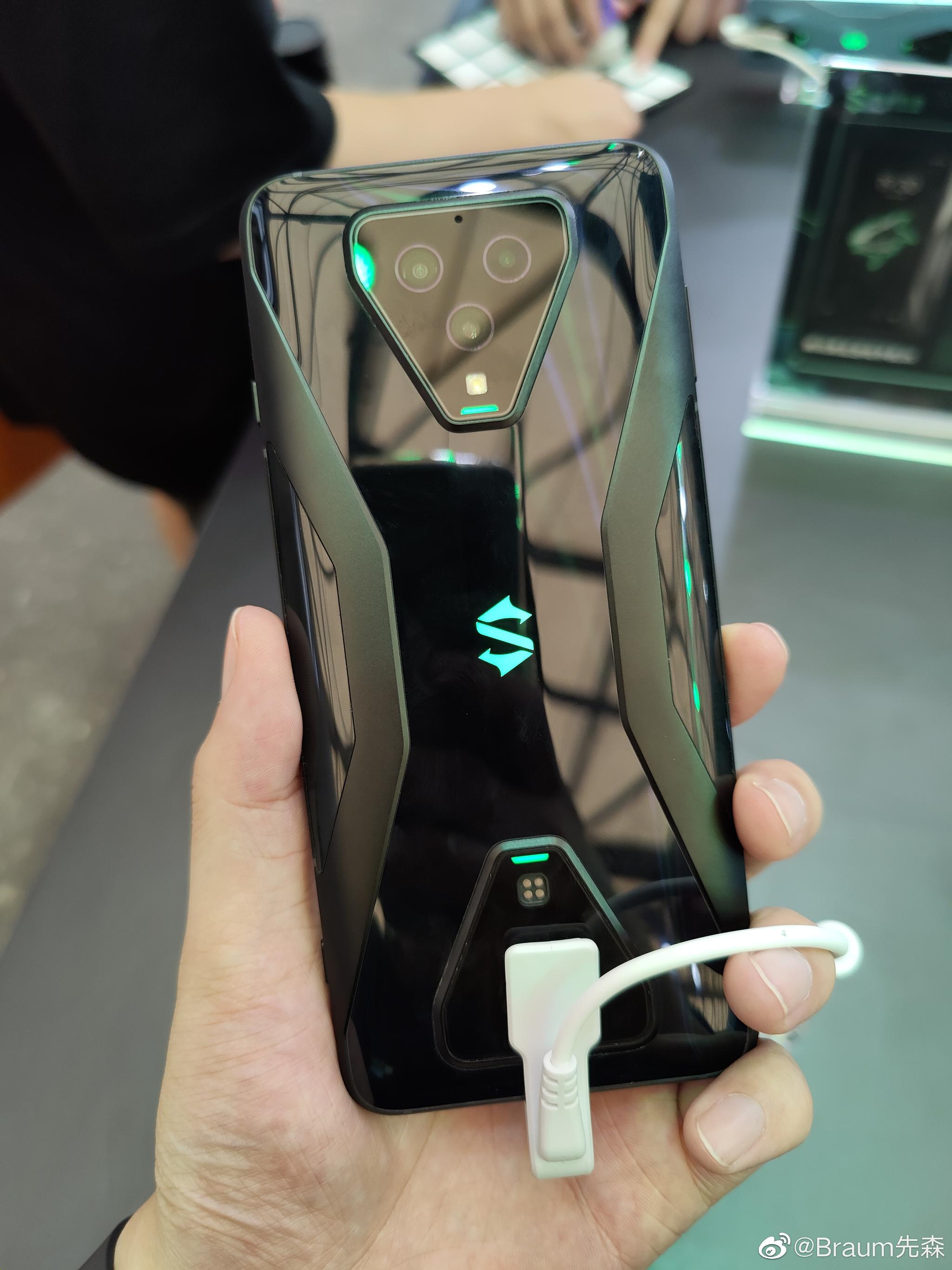 黑鲨3s真机外观与3类似屏幕升级到120hz