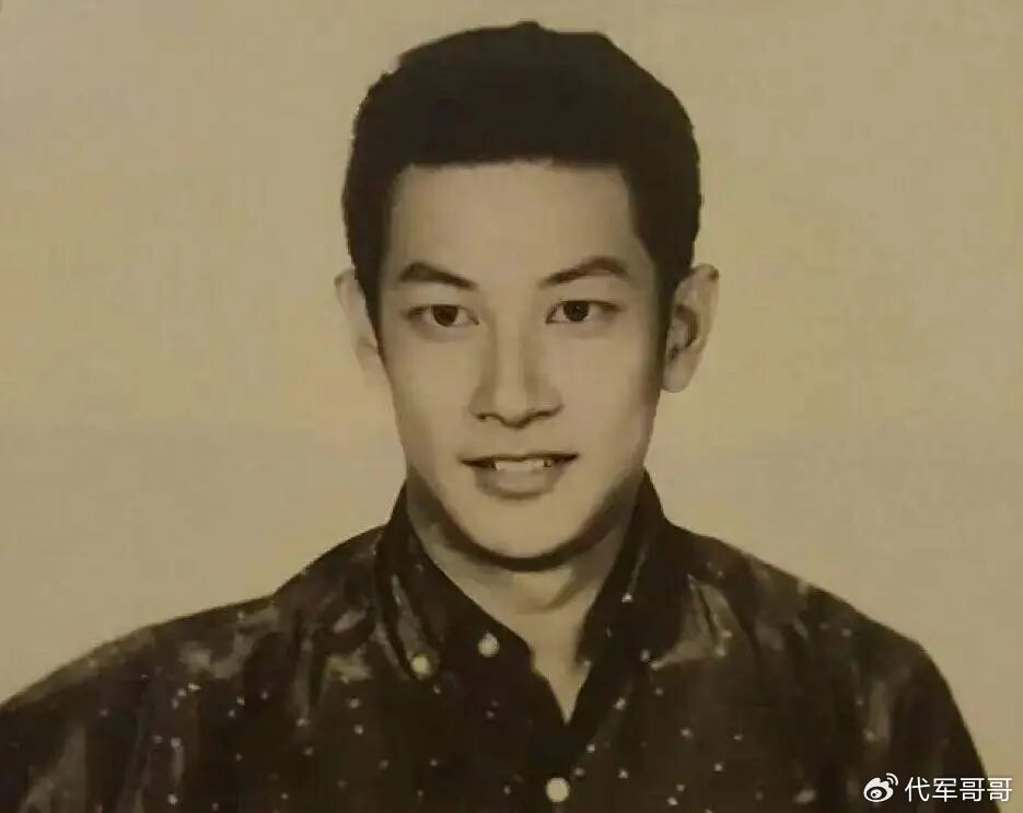 他曾与谢贤齐名，晚年住养老院，女儿拒绝相认，最后孤独去世|张英才|粤语片|小生|和氏|世伯_手机新浪网