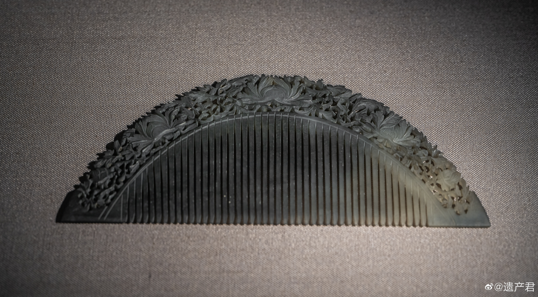 南京市博物馆藏·宋代玉梳__财经头条