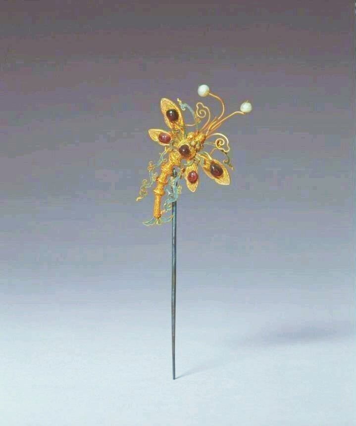 故宫博物馆里珍藏的发簪,数百年后依然光彩照人!__财经头条