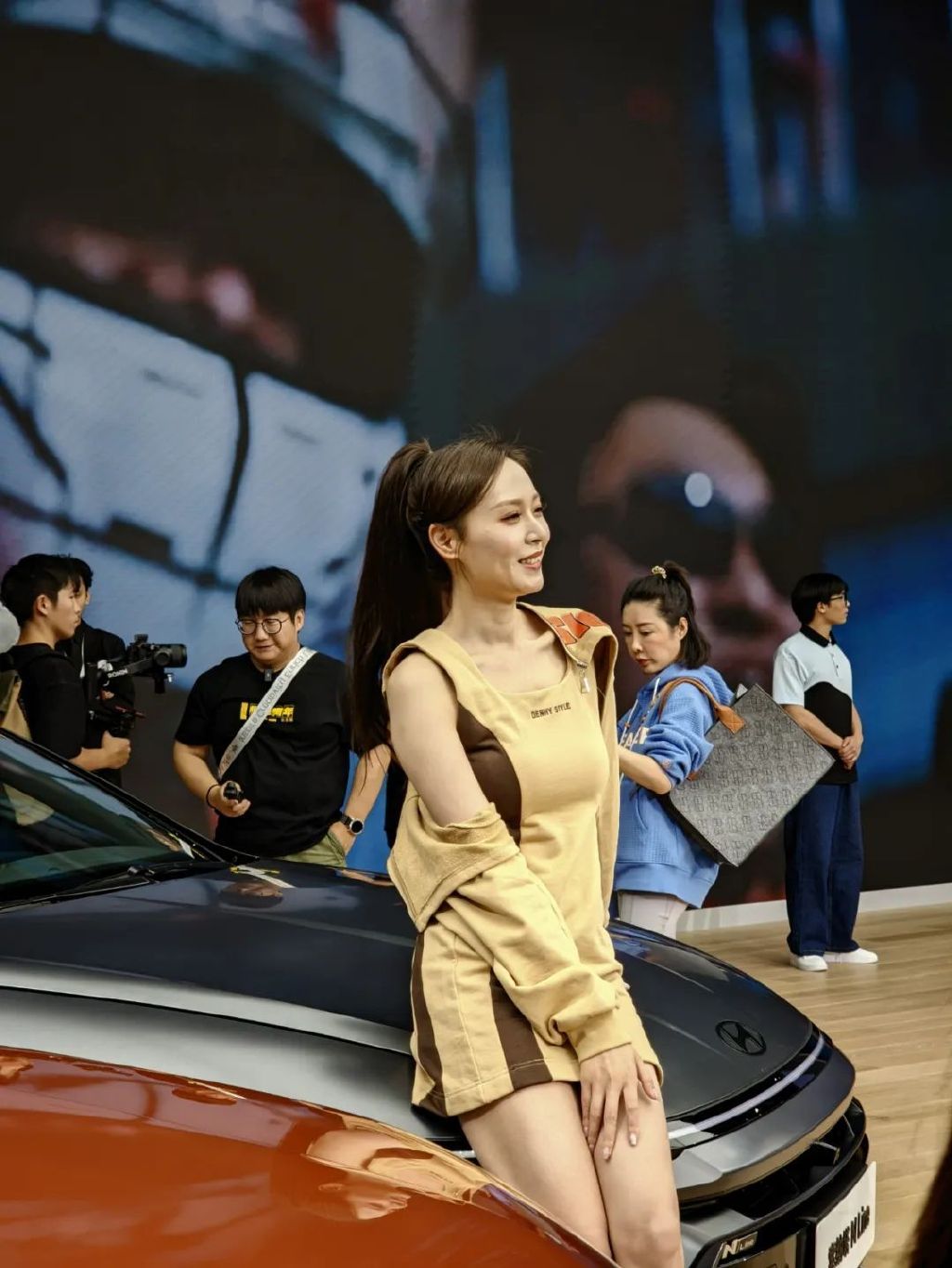 广州车展谁家模特最好看广本请来李凉凉雪佛兰力压起亚