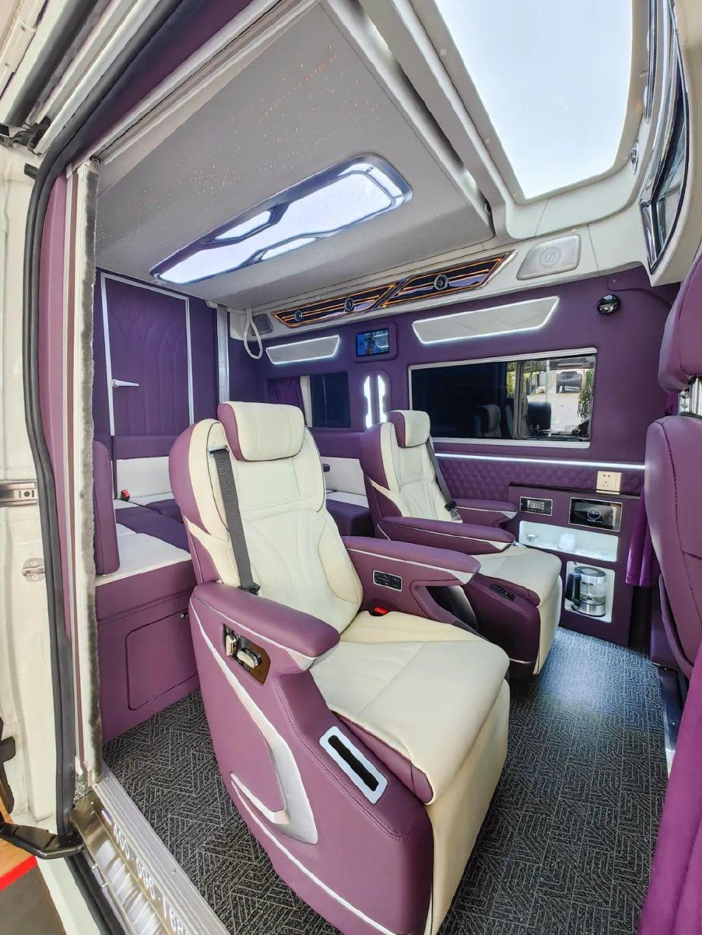 悦胜·悦享v90商旅旗舰版 双航空座椅 u型沙发布局 后置厨卫