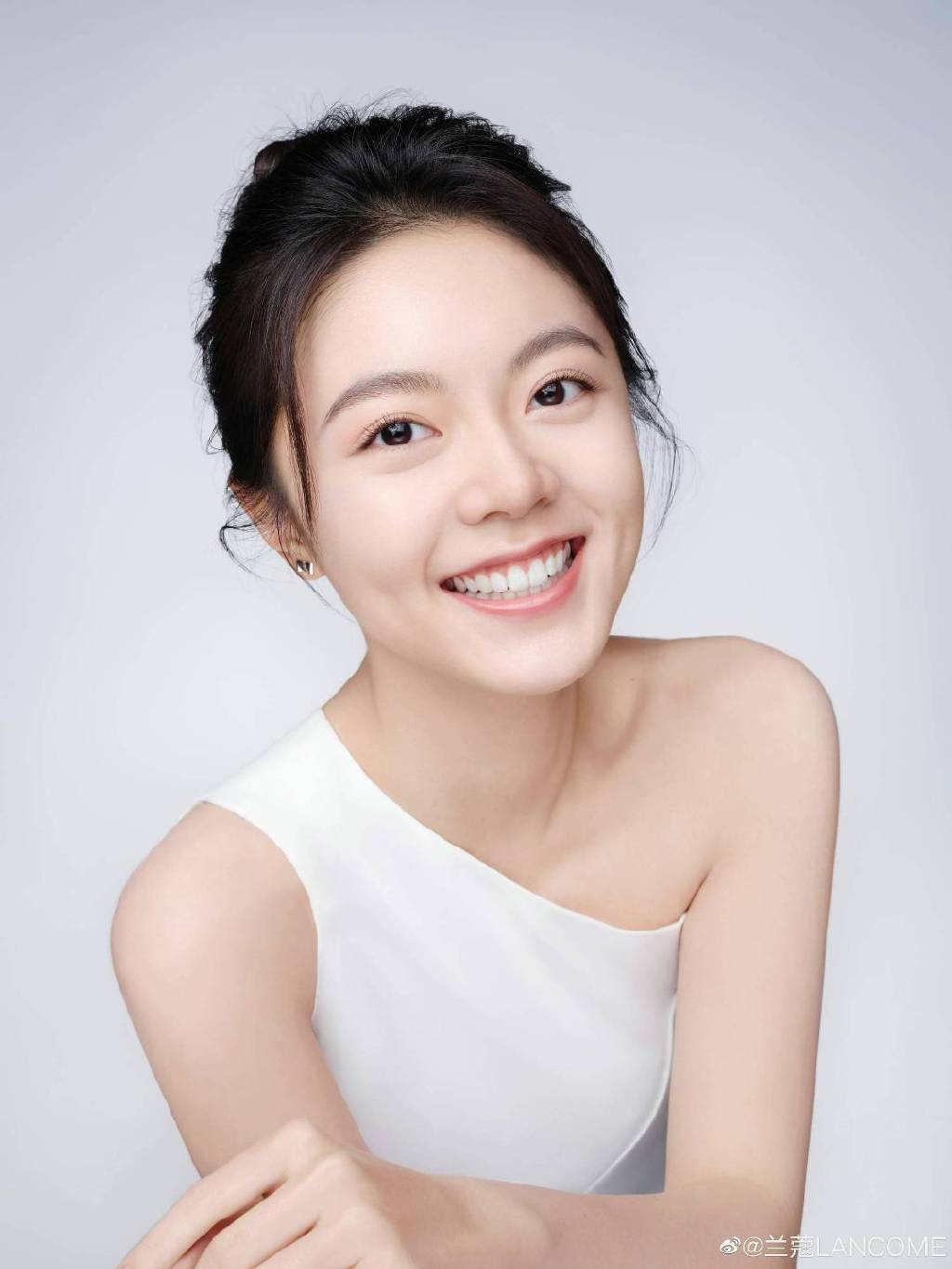 赵今麦首位00后微信指数破三亿女演员 历史断层第一 想不火都难|00后