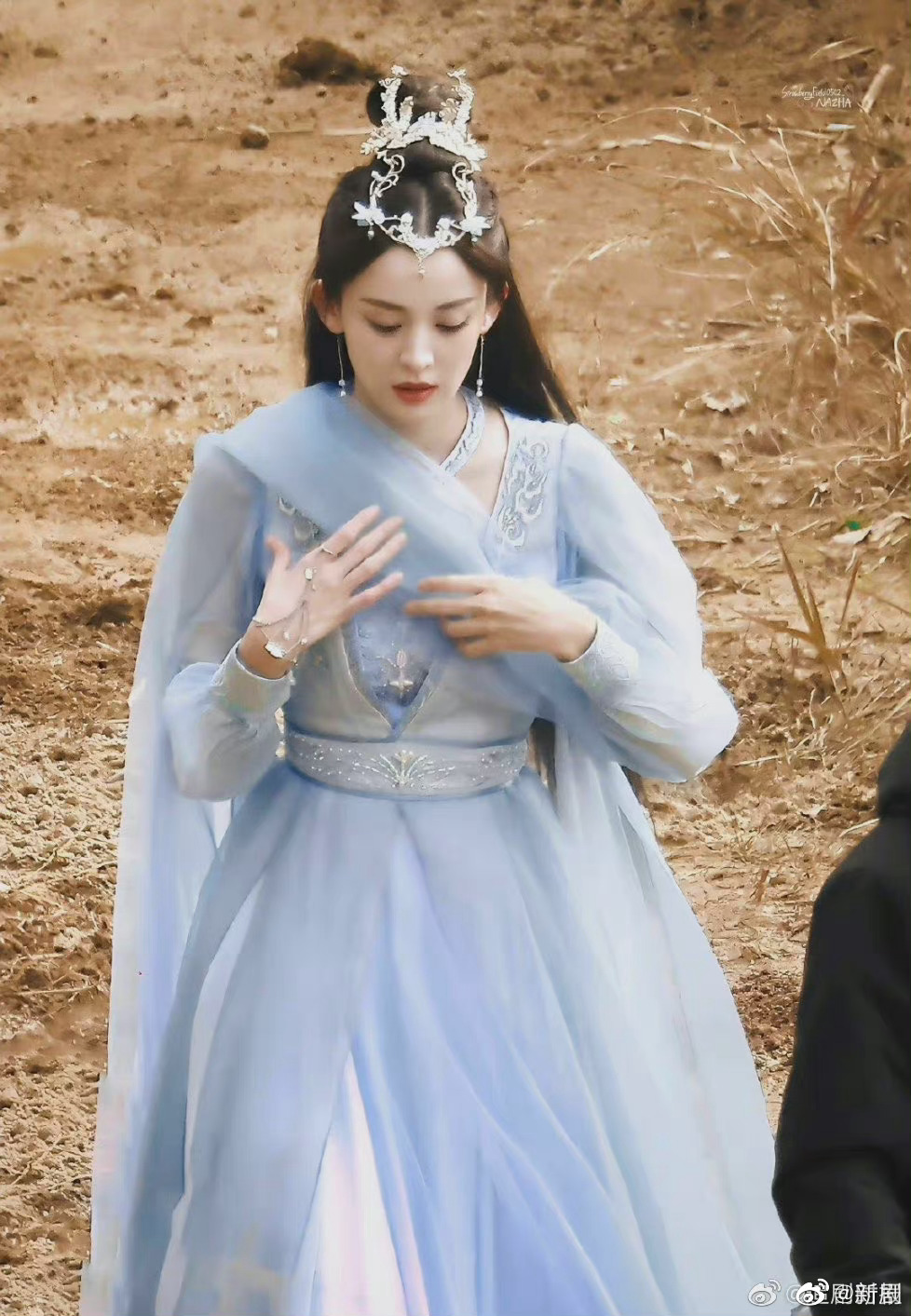 古力娜扎《雪鹰领主》今日官宣杀青!__财经头条