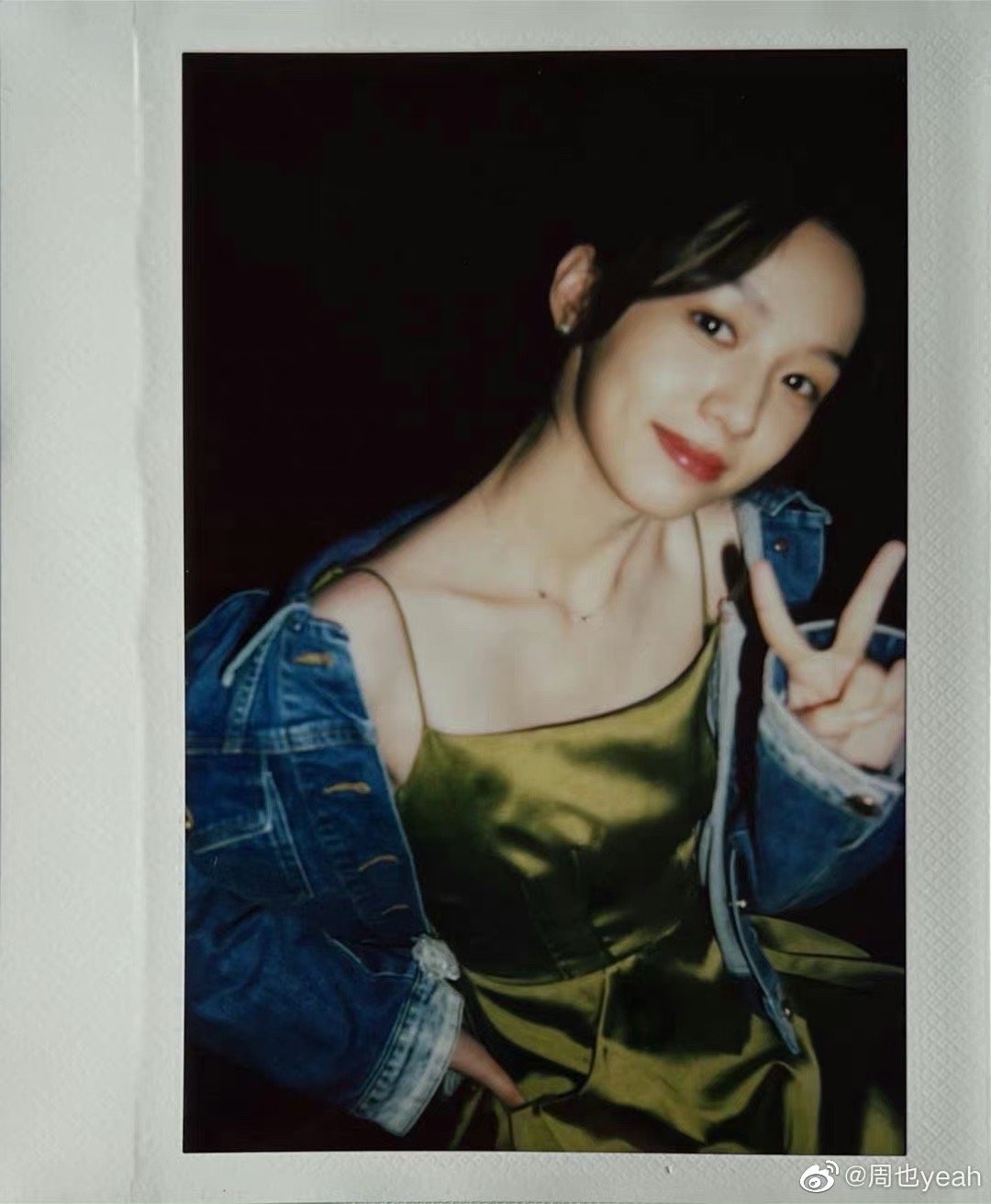 有网友说周雨彤周也像失散多年的姐妹