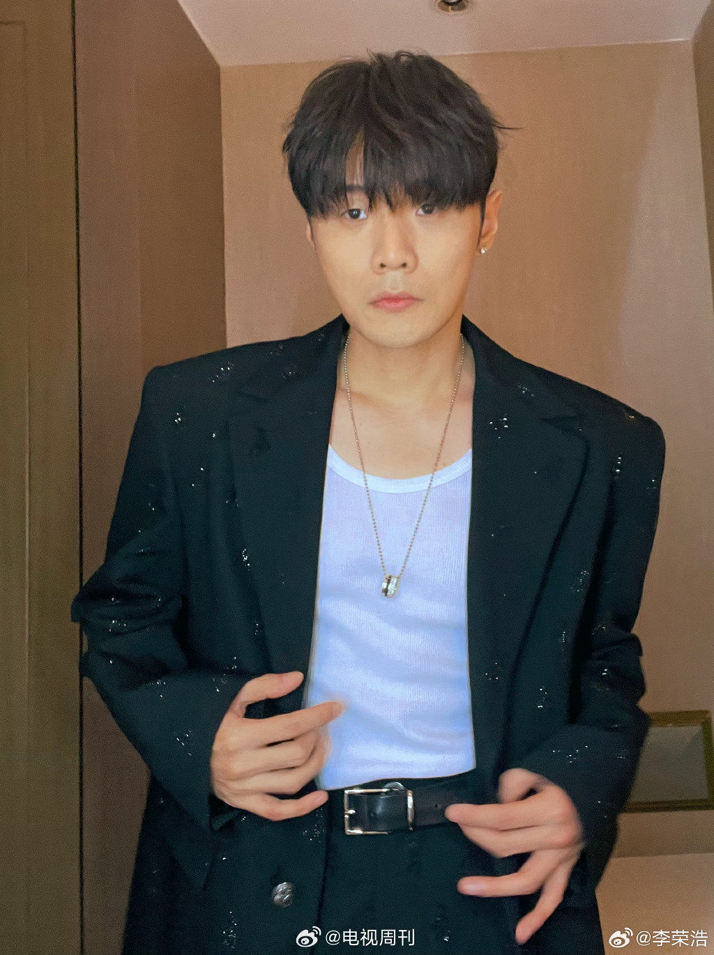 李荣浩唱小情歌,盲猜一首《不将就》!