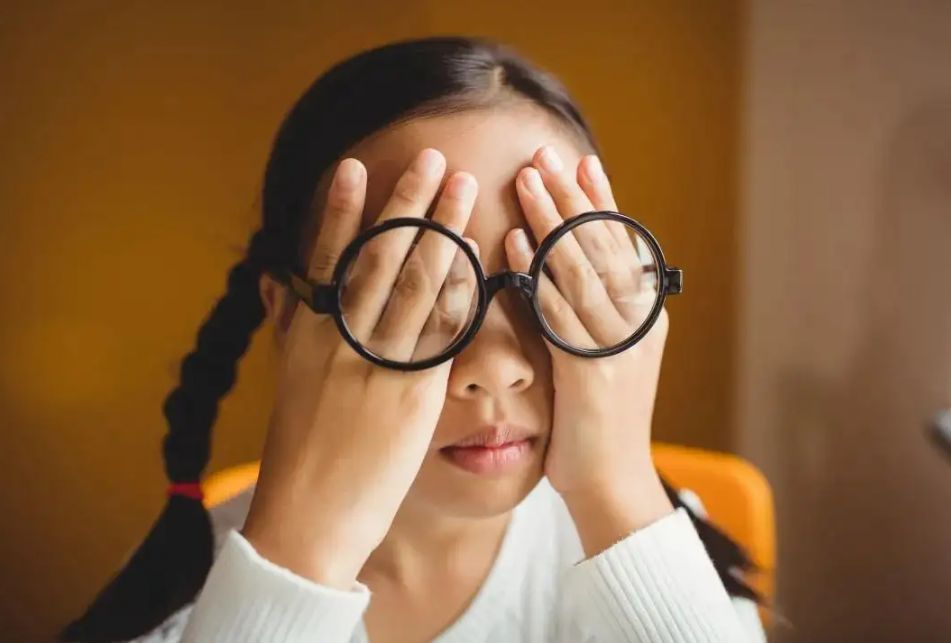 究竟什么最伤孩子视力?