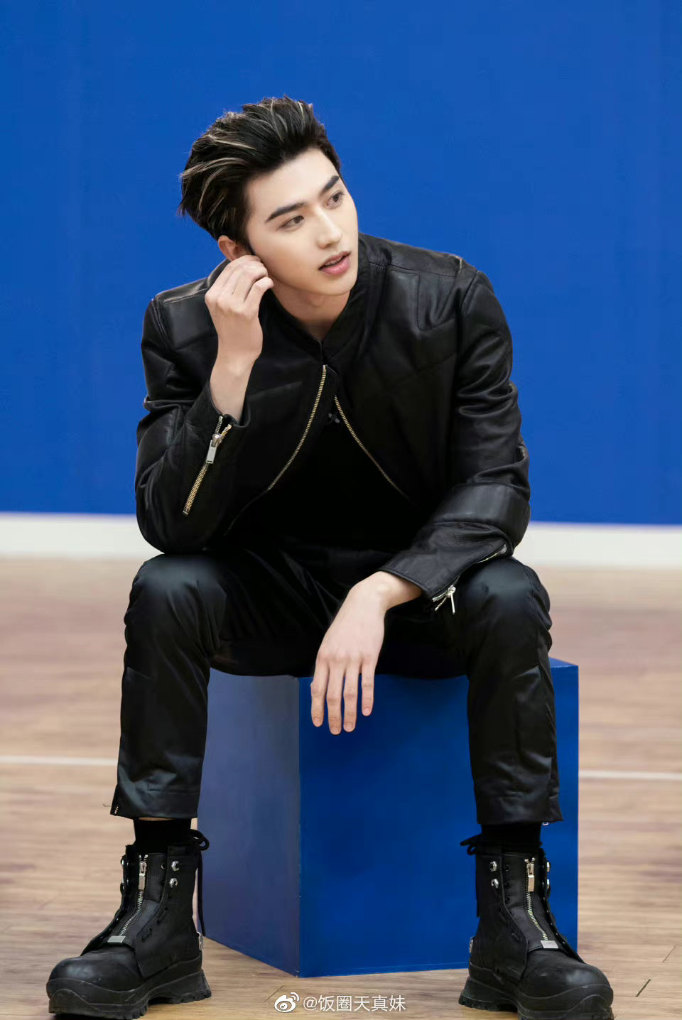 蔡徐坤挑染发色真的太帅啦爱豆就应该剪头发和染头发