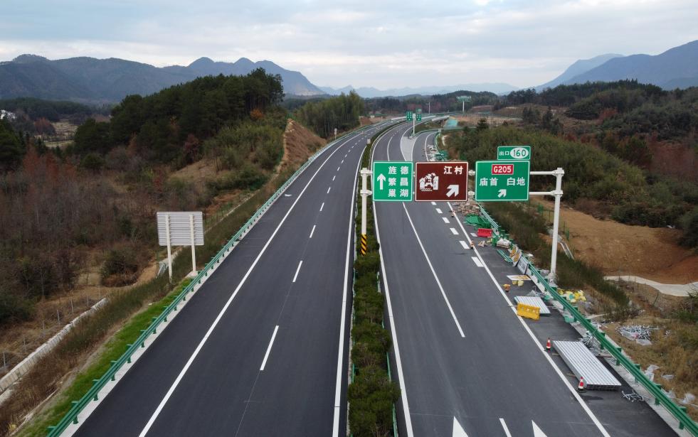二桥和南沿江高速公路,经芜湖市繁昌县,南陵县,宣城市的泾县,旌德县