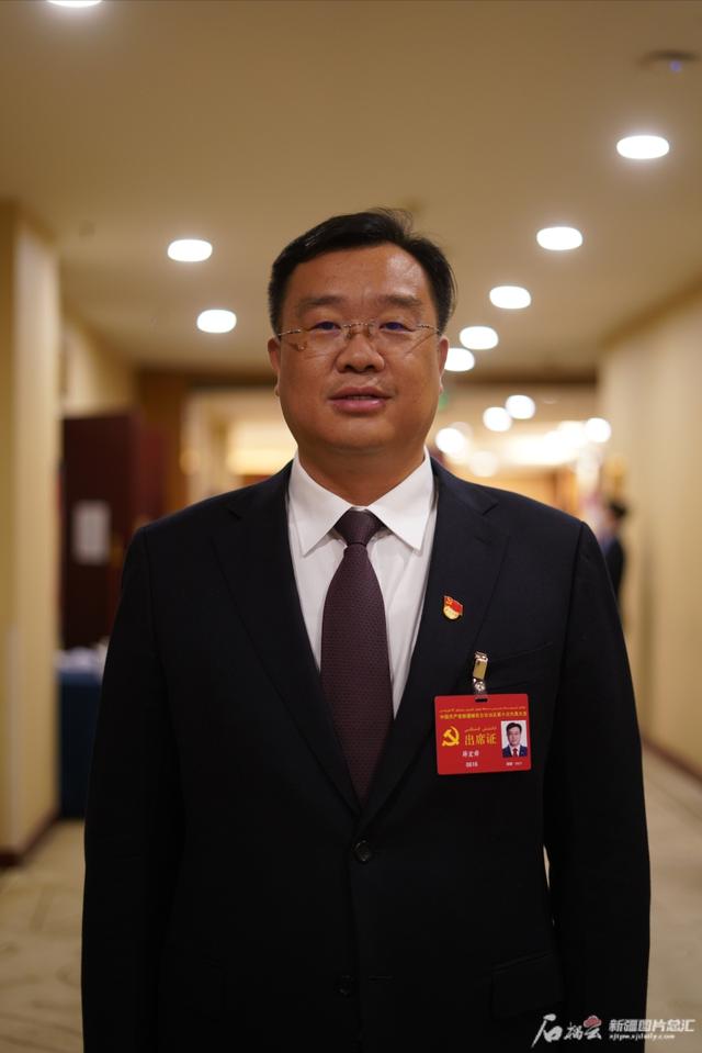 "10月24日,克拉玛依市人大常委会副主任,乌尔禾区委书记薛宏舜代表,在