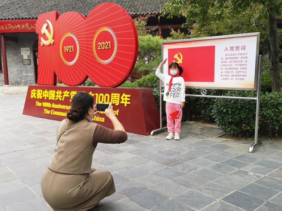 国庆假期里,这些青少年打卡红色景点|国庆假期|长江日报|农讲所_新浪