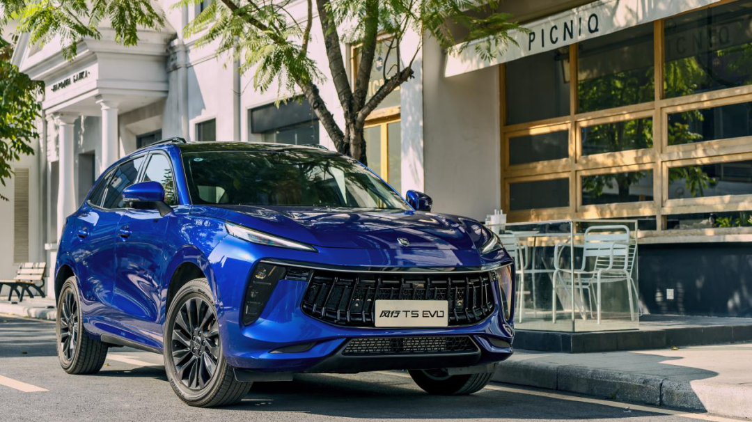 作为新标亮相后的首款车型,风行t5 evo(配置|询价)不仅作为东风风行
